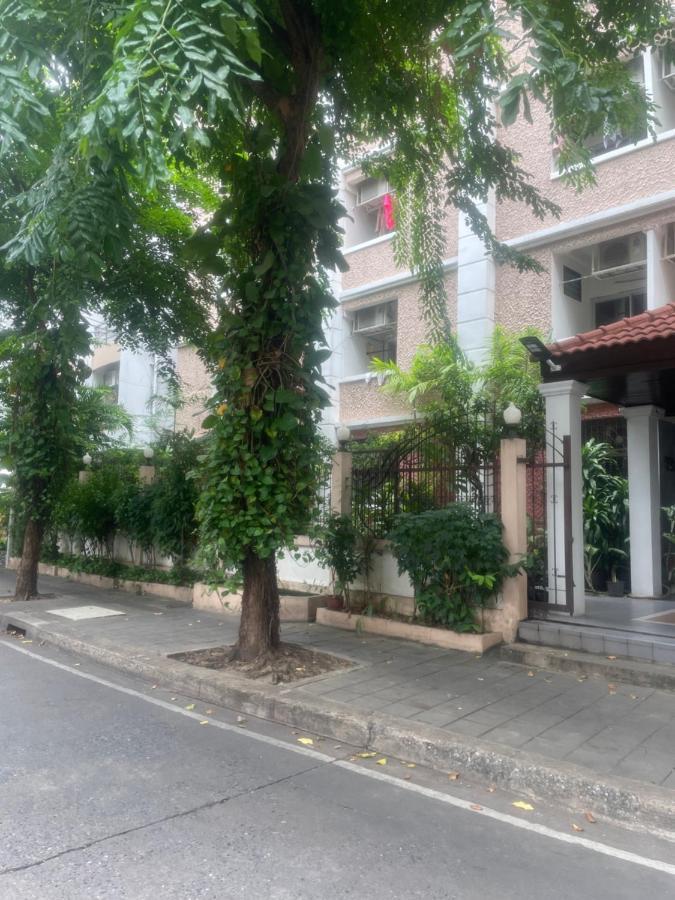 Viriyapon2 Apartment Bangkok Bagian luar foto